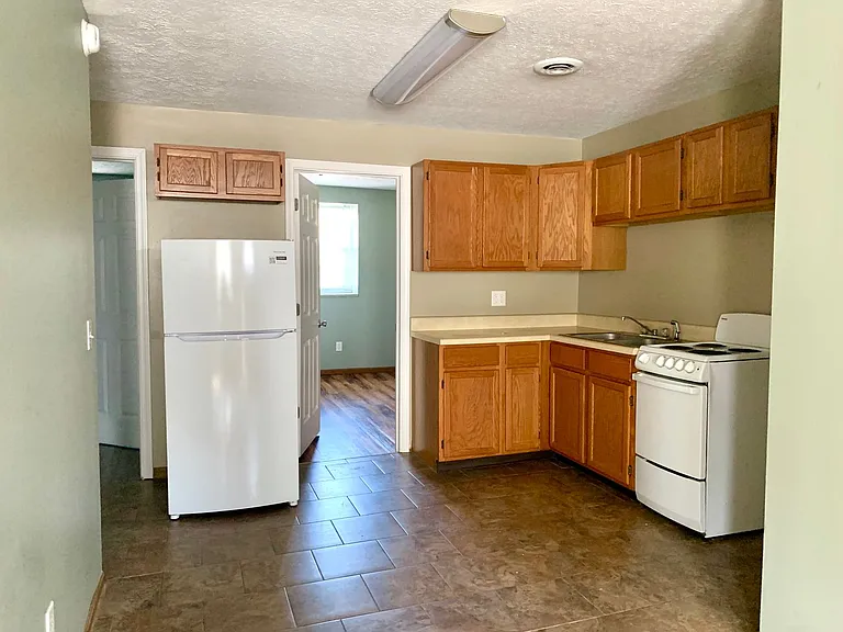 347 E Market St — Photo 5