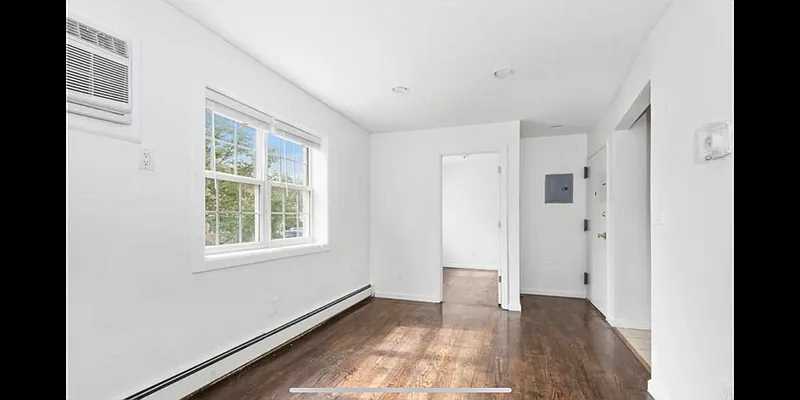 Rented by Delmark Realty LLC | media 5