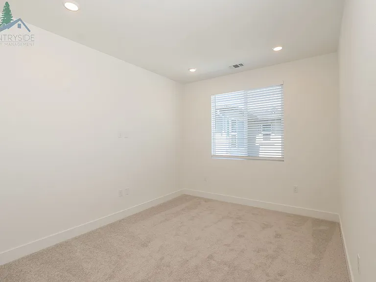 2824 Wrangell St — Photo 5