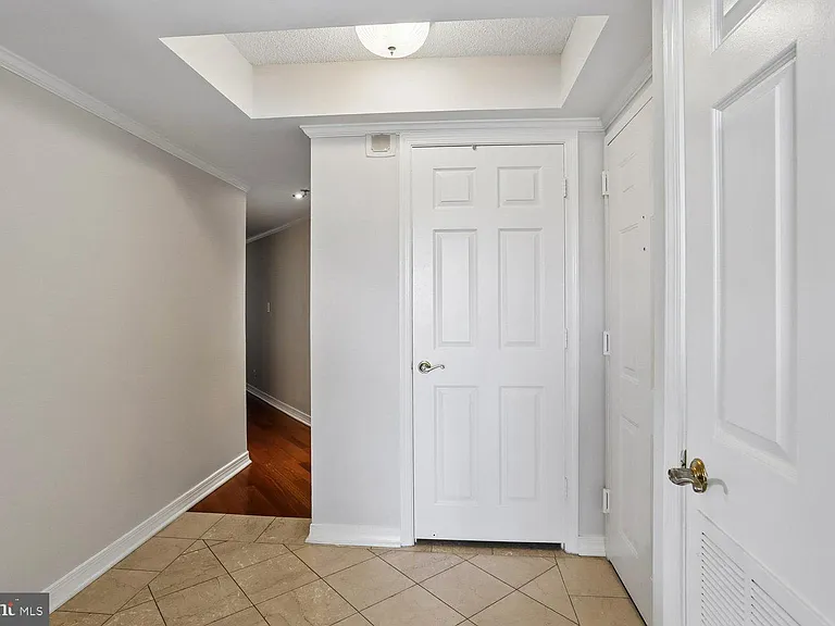 5809 Nicholson Ln #1001 — Photo 2