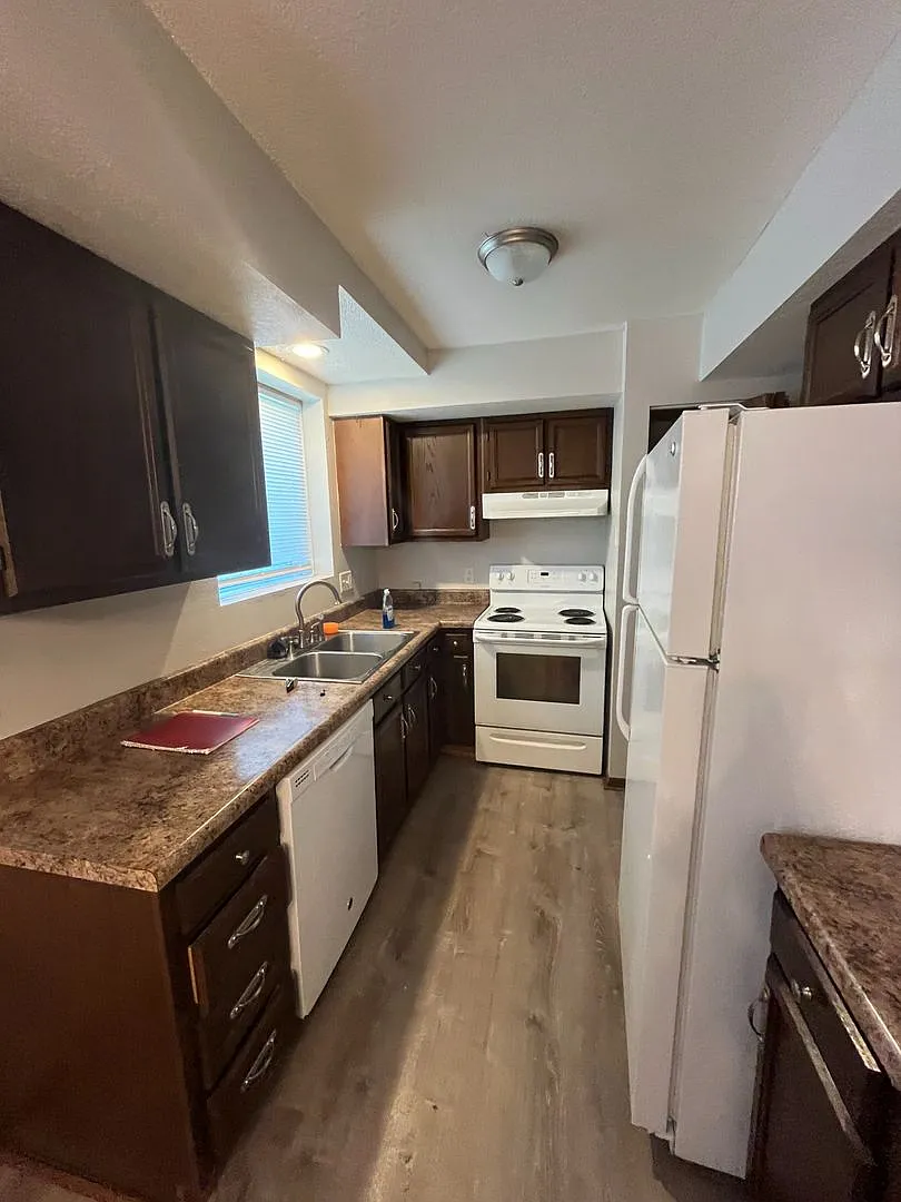 Two Bedroom 1 Bathroom Condo — Photo 4