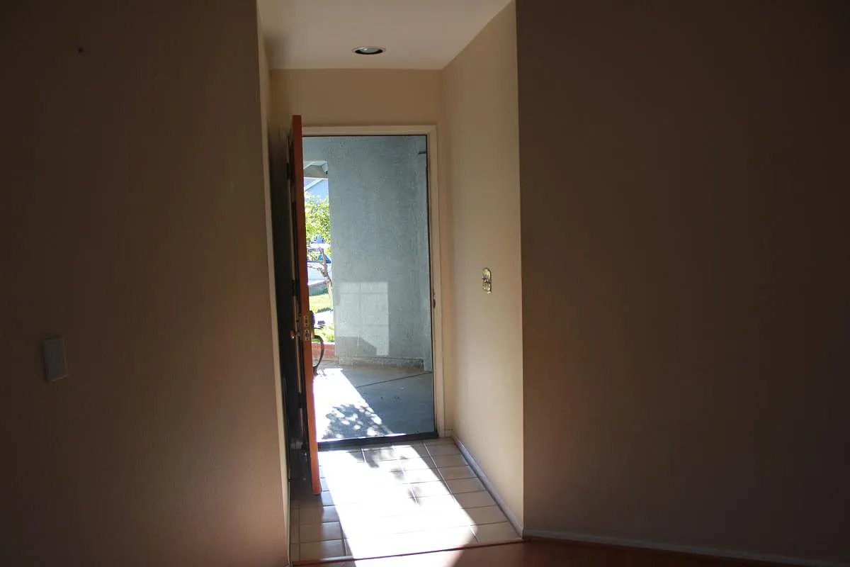 3 bed, 1260 sqft, $3,595 — Photo 2