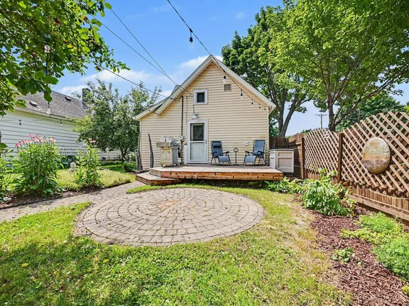 1260 Woodbridge St, Saint Paul, MN 55117