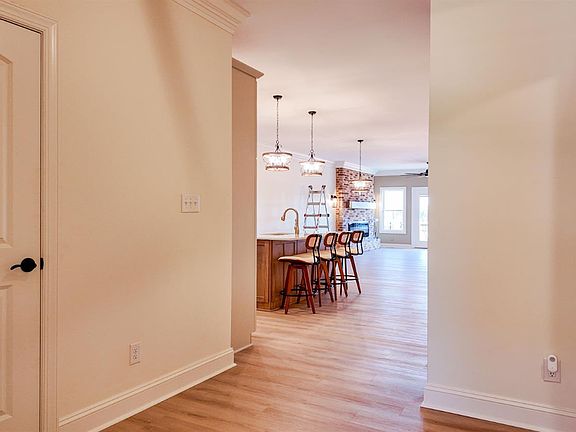 4th image of 164 Zion Pl