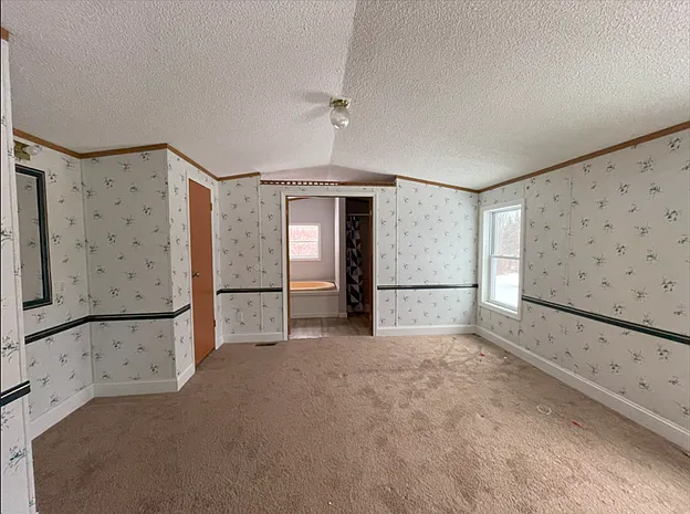 15 Suzanne Way — Photo 3