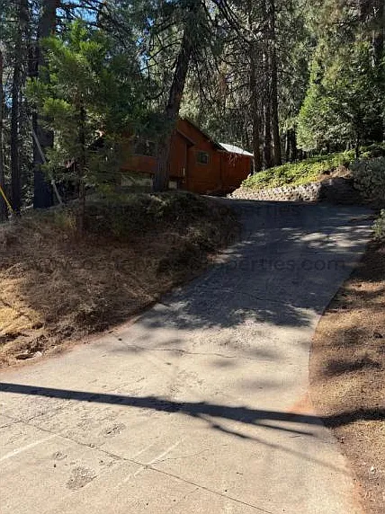 7077 Pine Cone Dr — Photo 2