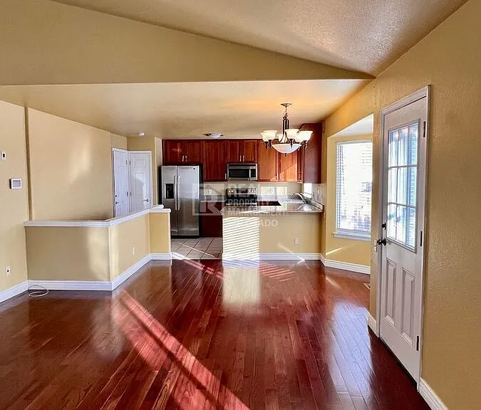 1408 Marigold Dr — Photo 4