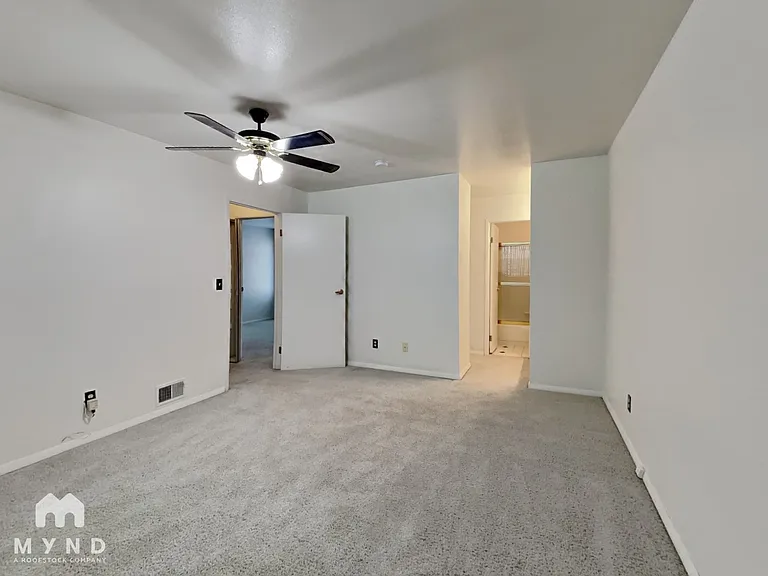1050 S Monaco Pkwy #91 — Photo 6