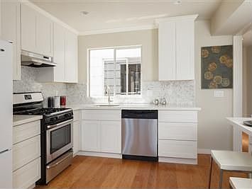5th image of 221 29th St APT A