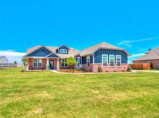 10902 N Pointe Dr, Edmond, OK 73025