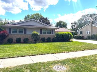 933 Garden Ln, Wheeling, IL 60090