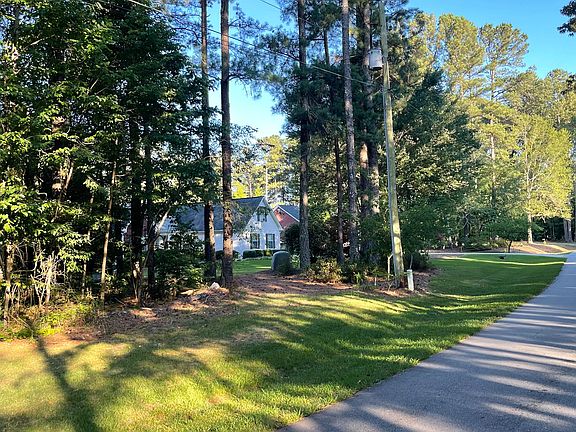 2nd image of 825 N Lake Cir