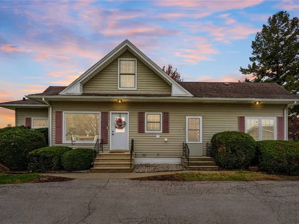 1601 W 5th St, Vinton, IA 52349