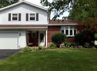 14 Vista Ln, Selkirk, NY 12158