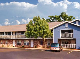 Oak Tree & Hamiltonian Apartments, Branson, MO 65616