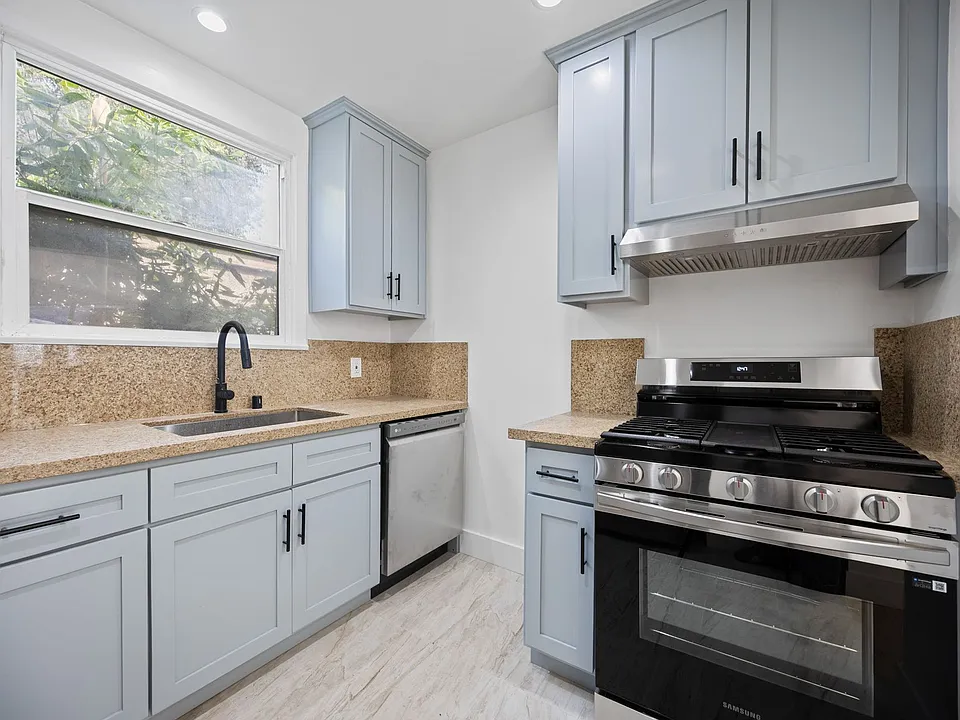 616 Sunset Ave