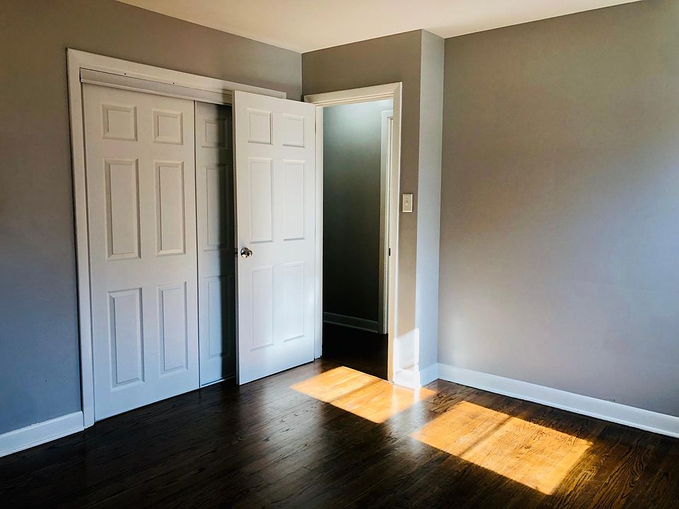 1st image of 128 Oakland Cir