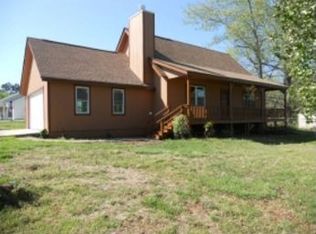 4308 Woodfield Dr, Gainesville, GA 30507