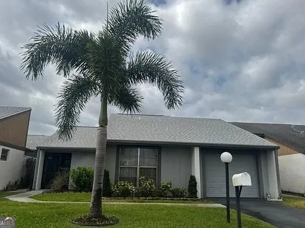 9801 Maplecrest Cir, Lehigh Acres, FL 33936