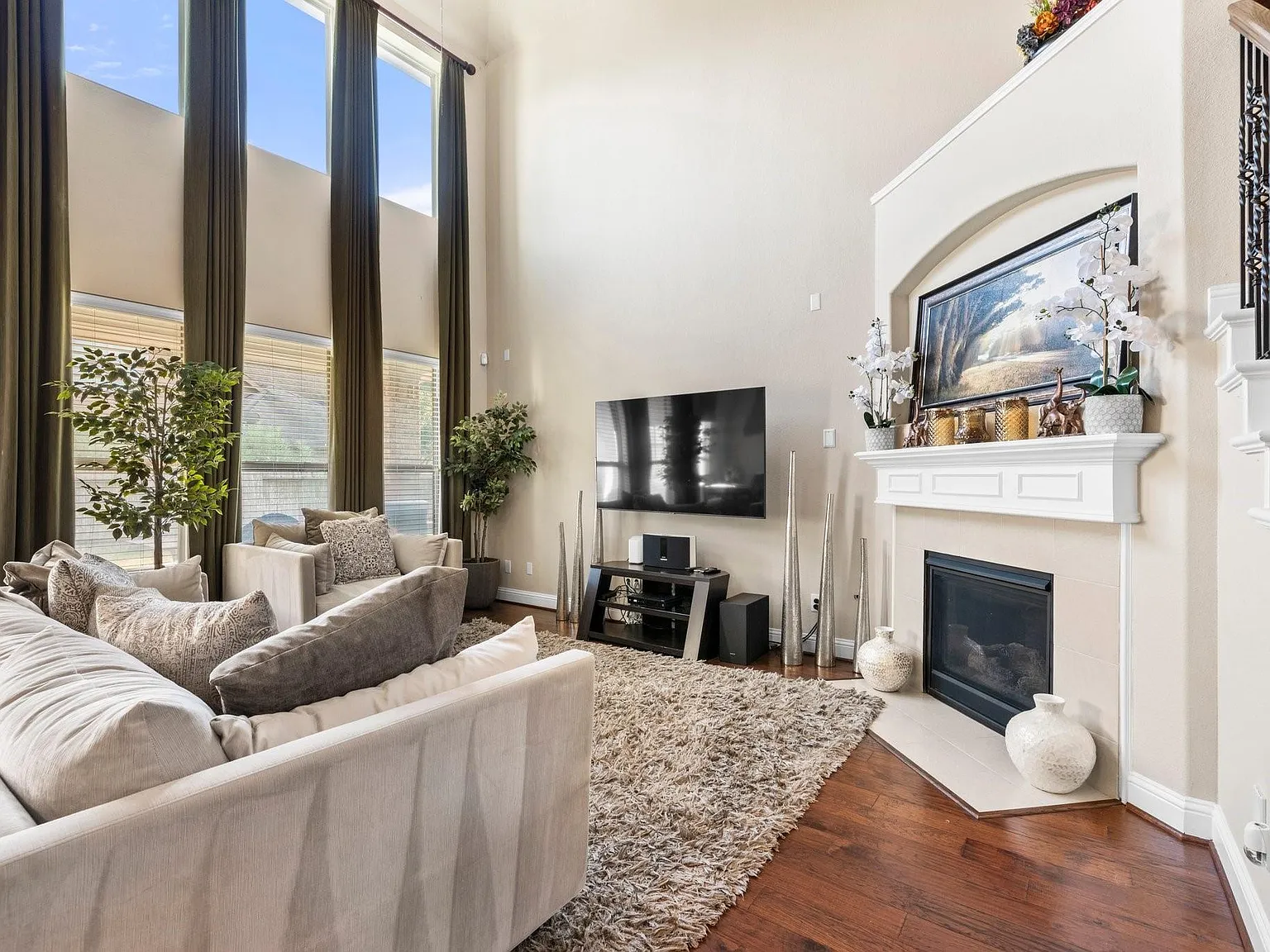 5 bed, 4.5 bath, 2883 sqft, $4,000 — Photo 1