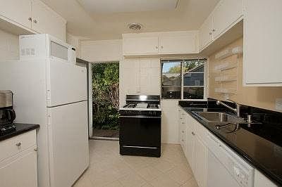 5th image of 99 43rd St