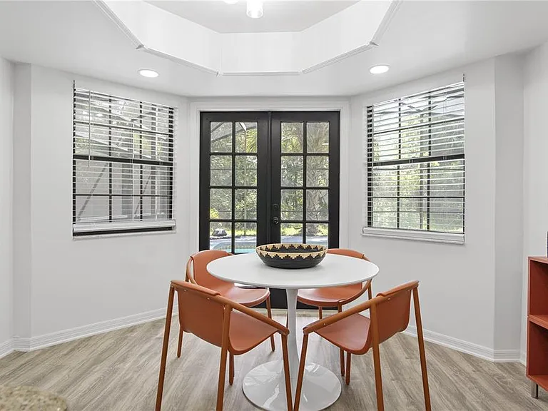 2540 Albany Dr — Photo 25