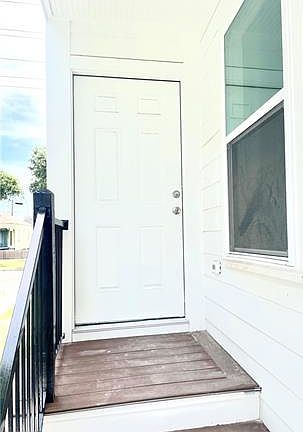 2nd image of 2228 Franklin Ave #B