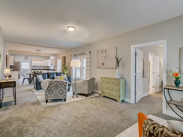 439 N Walnut St — Photo 29