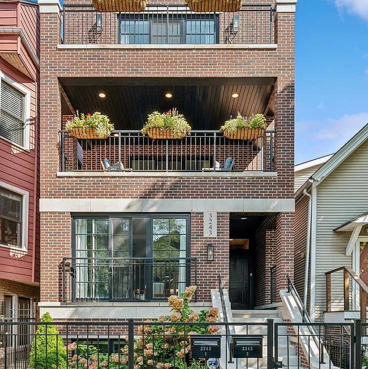 1st image of 3243 N Lakewood Ave APT 2