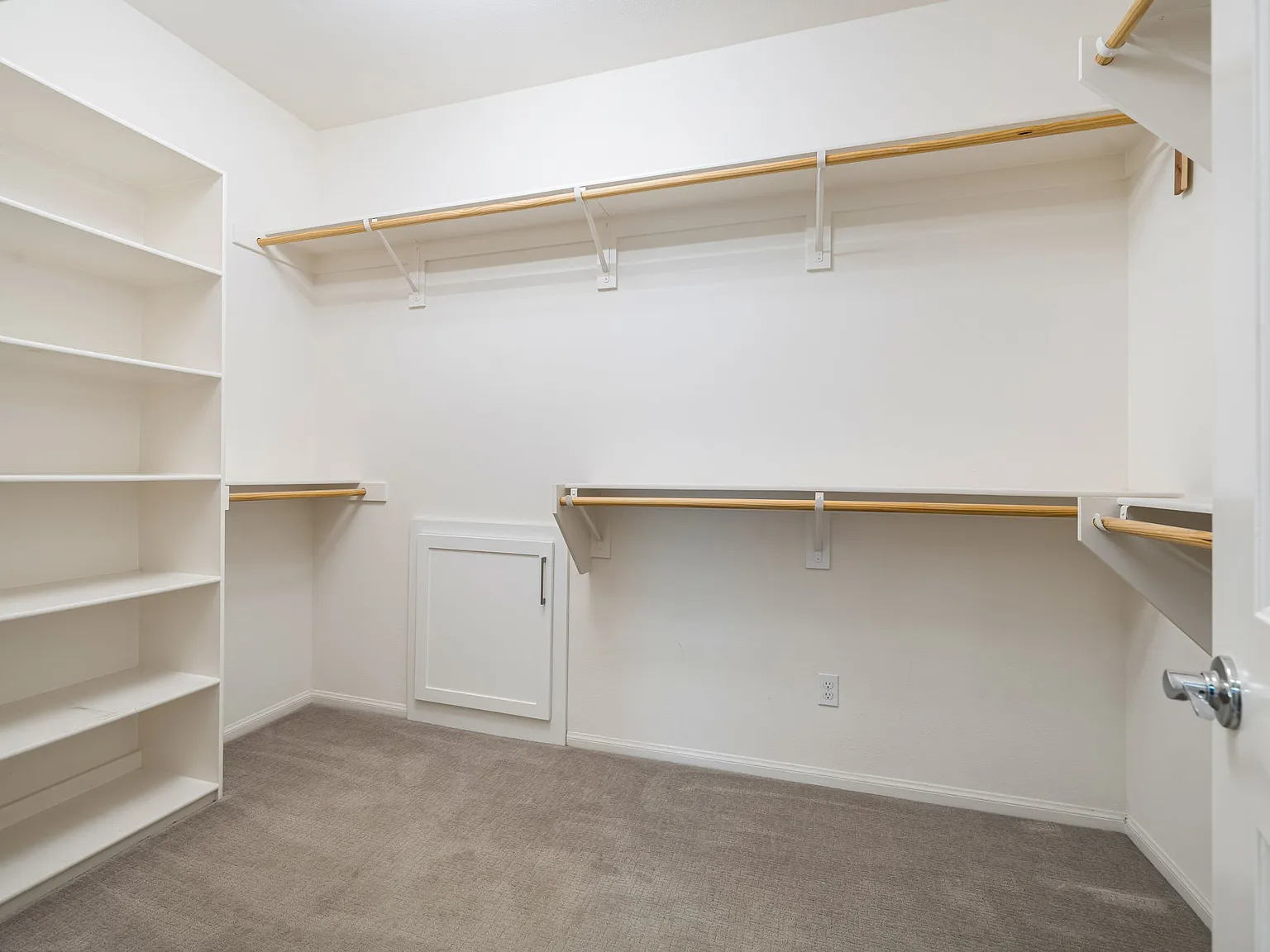 2 bed, 1920 sqft, $5,989 — Photo 4