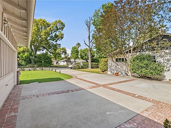 5th image of 8350 Duarte Rd