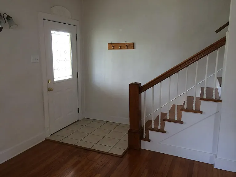 61 Hill St — Photo 3