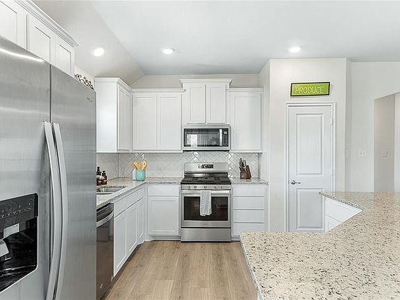 4th image of 913 Brittany Dr