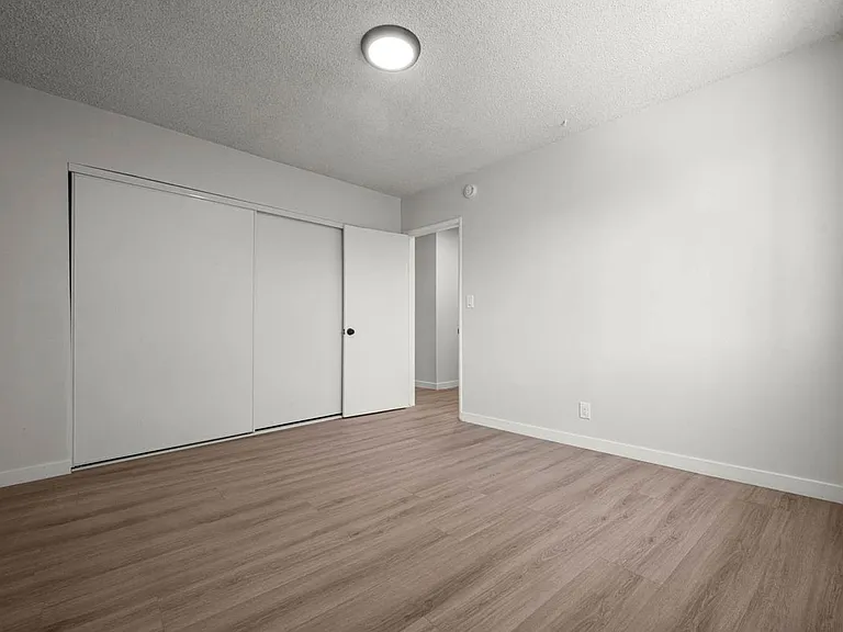 3907 Roxanne Ave #6A — Photo 12