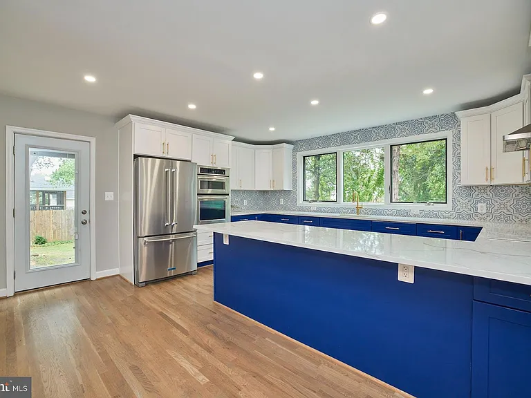 2123 N Early St — Photo 31