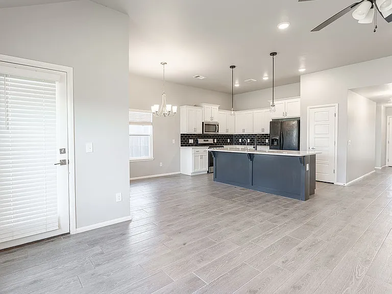 401 Nest Dr — Photo 7
