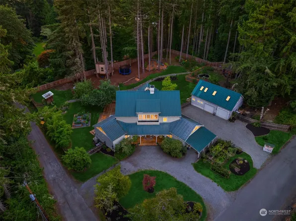 14425 Henderson Road NE, Bainbridge Island, WA 98110