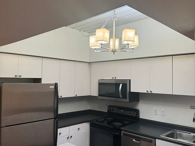 2320 W Azeele St #321 — Photo 2