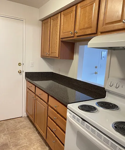 99 Elmwood Park — Photo 8
