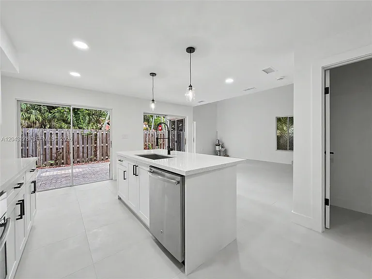 7493 SW 109th Pl — Photo 7