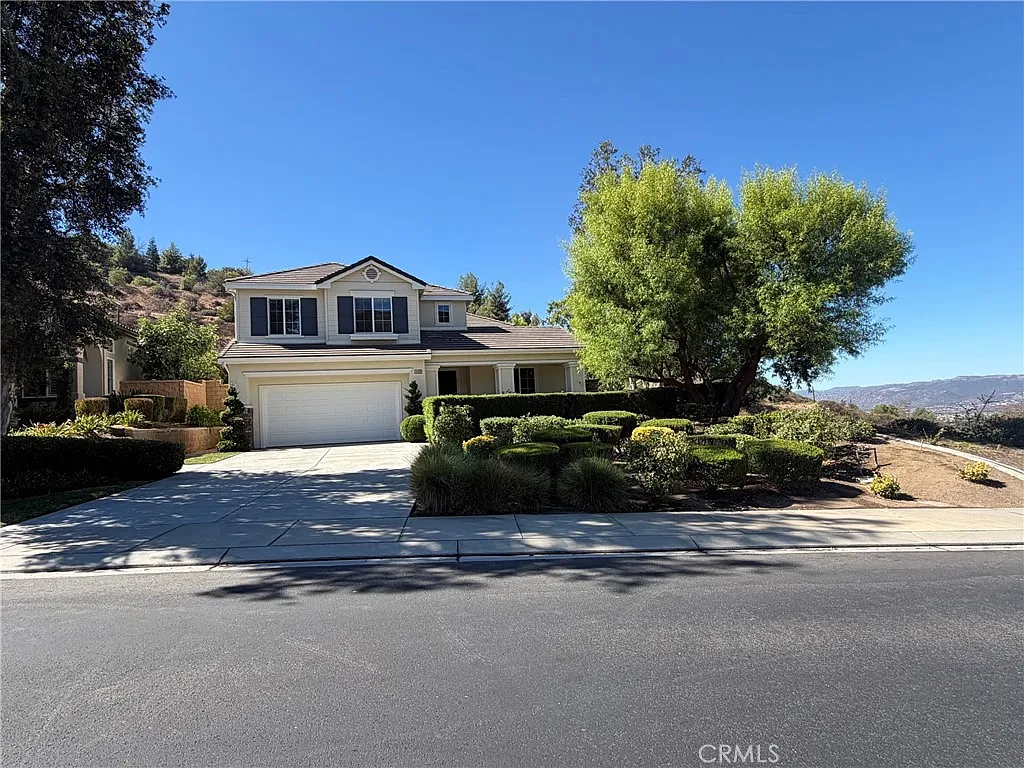 5 bed, 3650 sqft, $6,500 — Photo 1