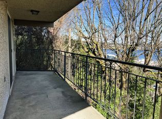 2040 8th Ave N APT 101, Seattle, WA 98109