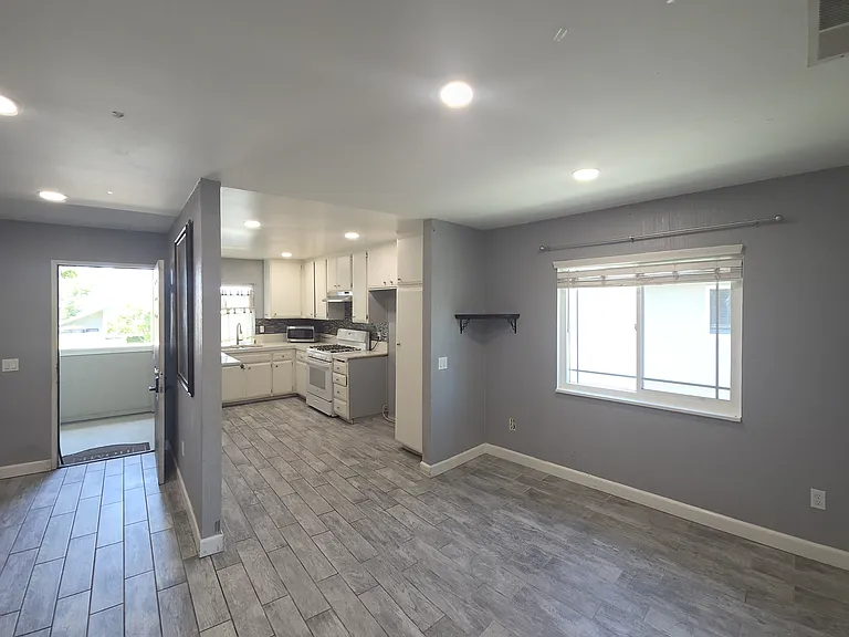 2603 W Northwood #2603 — Photo 5