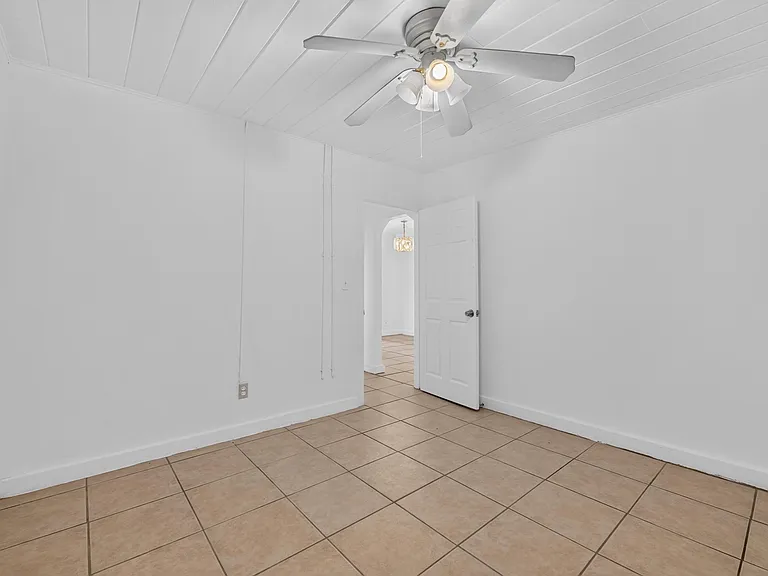 1005 E Flora St — Photo 9
