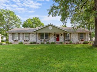 905 Enos Ln, Godfrey, IL 62035