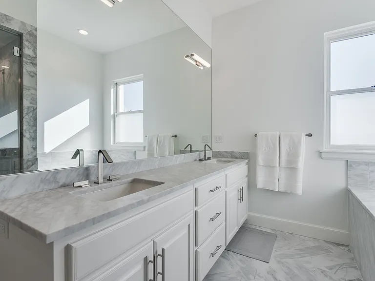 418 NE 2nd St — Photo 5