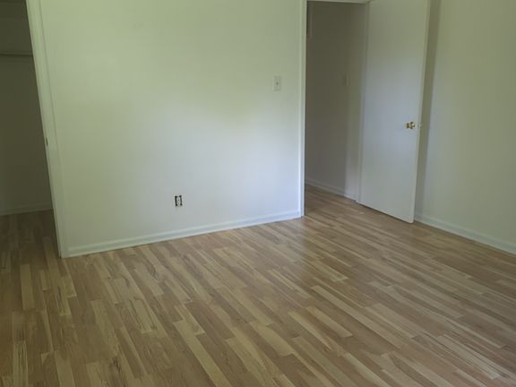 3rd image of 4007 Westover Dr