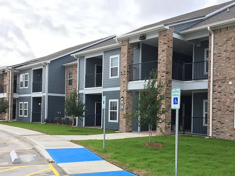 Whispering Oaks — Photo 3