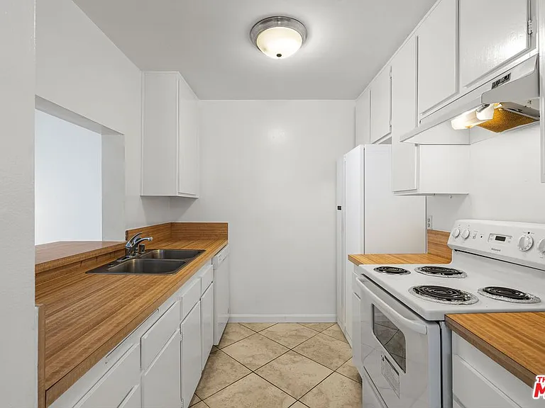 5460 White Oak Ave #A105 — Photo 8