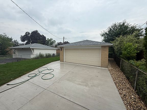 4th image of 4521 N Plainfield Ave